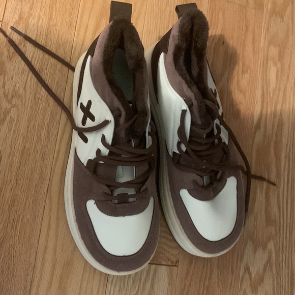 “Multi-Panel Design Lace-up Skate Shoes” from SHEIN - Picture 2 of 7